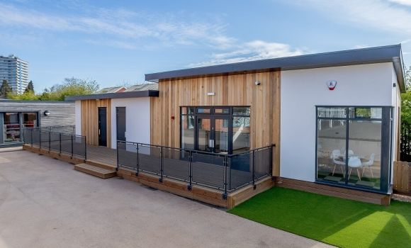 School building – What are the benefits of modular construction versus traditional buildings?
