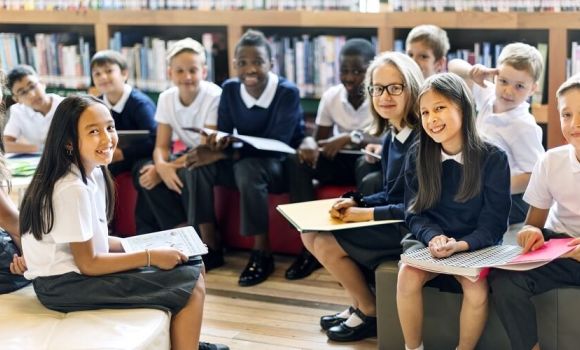 Cressida Cowell – Funding primary school libraries is vital