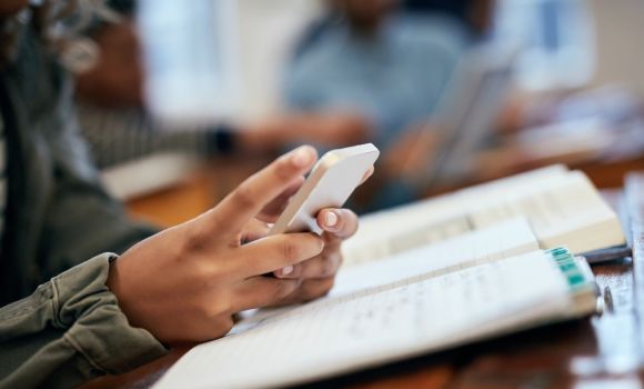 Mobile phones in schools – An effective compromise?
